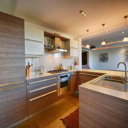 Anthony's Maisonette 加拉